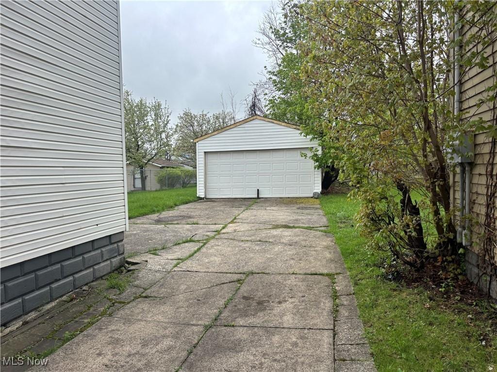 view of detached garage