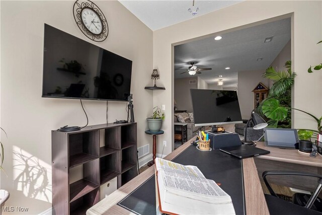living room with visible vents, recessed lighting, wood finished floors, and ceiling fan