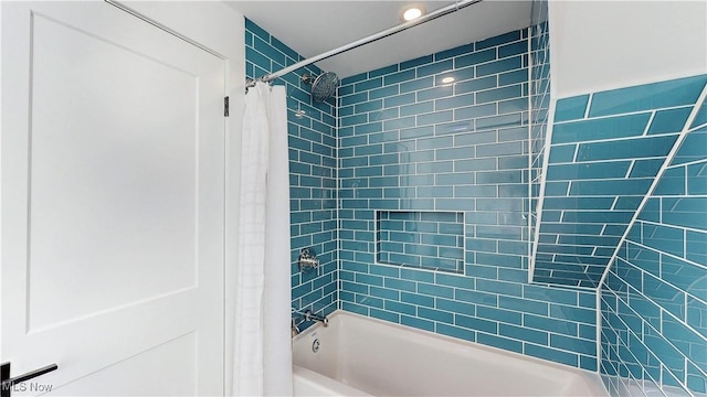 full bath with shower / bath combo with shower curtain
