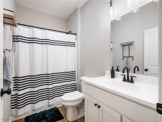 bathroom featuring wood finished floors, vanity, toilet, and shower / bath combo