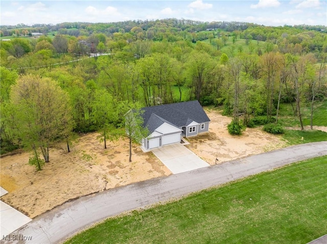 birds eye view of property featuring a wooded view