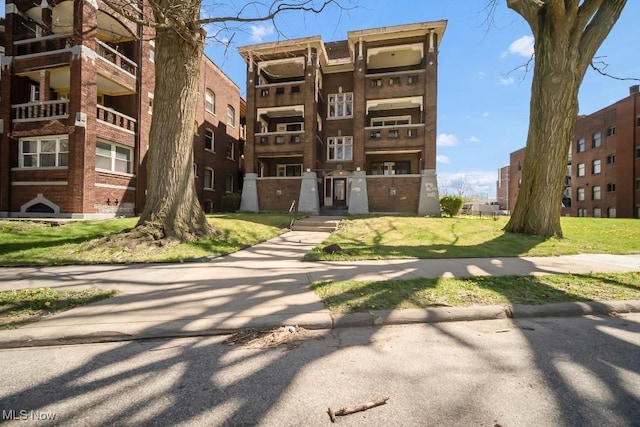 1357 E Blvd Unit 2, Cleveland, OH 44106 - surrounding community featuring a yard