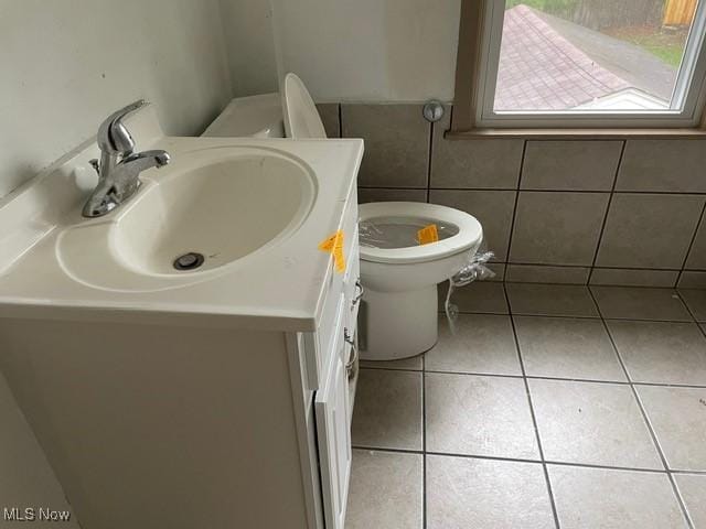 1145 Arnold Ave, Akron, OH 44305 - bathroom with tile patterned floors, toilet, and vanity