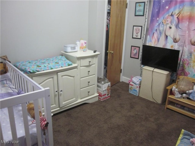 bedroom with carpet flooring