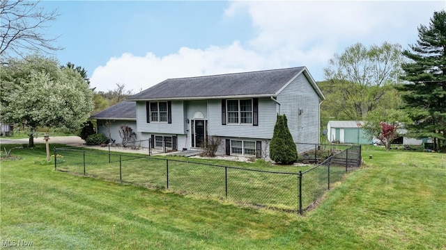 view of front facade featuring a front yard, a fenced backyard, and roof with shingles