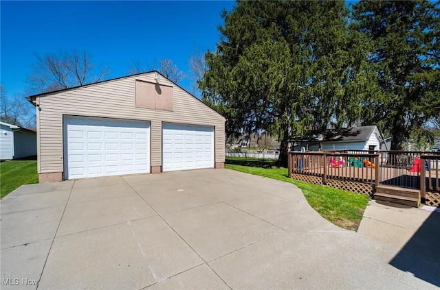view of detached garage