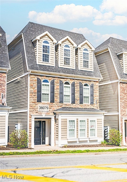view of front of house with stone siding