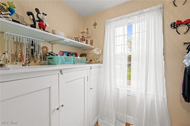 142 Gillett St, Painesville, OH 44077 - view of bar