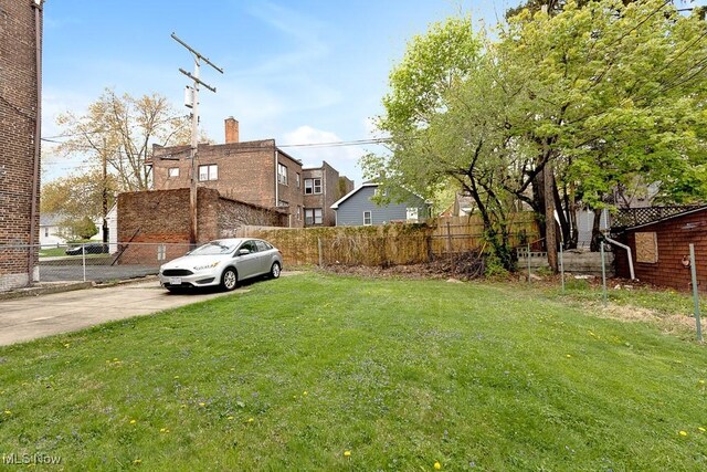 view of yard featuring fence