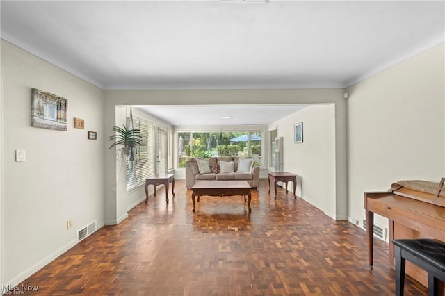 living area featuring visible vents and baseboards