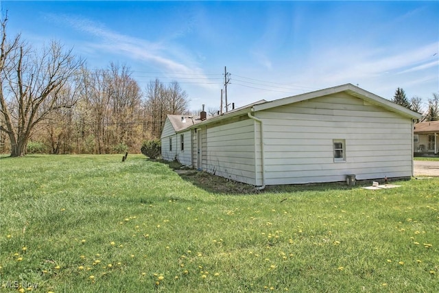 2258 Jacobs Rd, Youngstown, OH 44505 - view of side of property featuring a yard