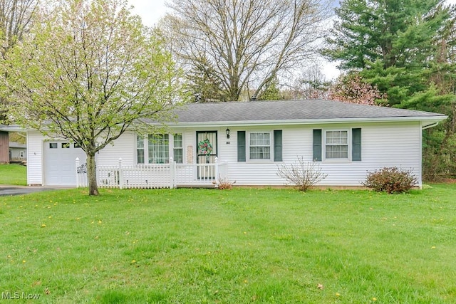 ranch-style home with a front lawn, a garage, and aphalt driveway