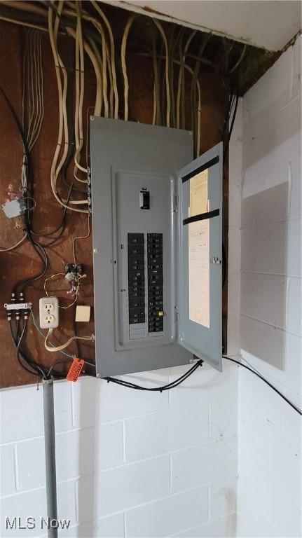 813 Brentwood Dr, Belpre, OH 45714 - utility room with electric panel