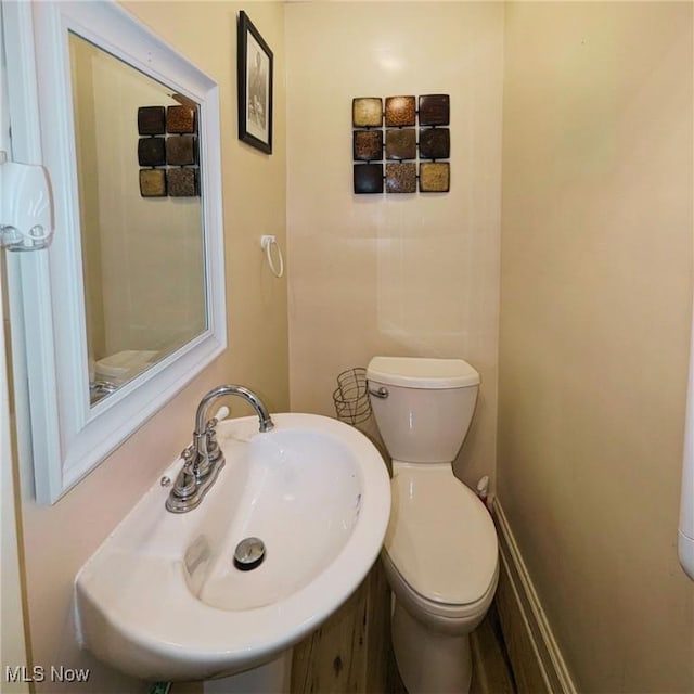 557 Cambridge Rd, Coshocton, OH 43812 - half bath with toilet and a sink