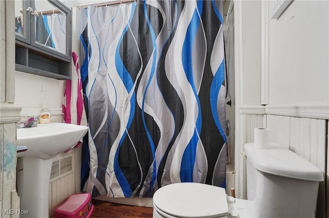 bathroom with toilet and a shower with curtain