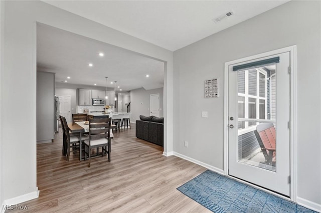 dining area featuring recessed lighting, baseboards, light wood-type flooring, and visible vents