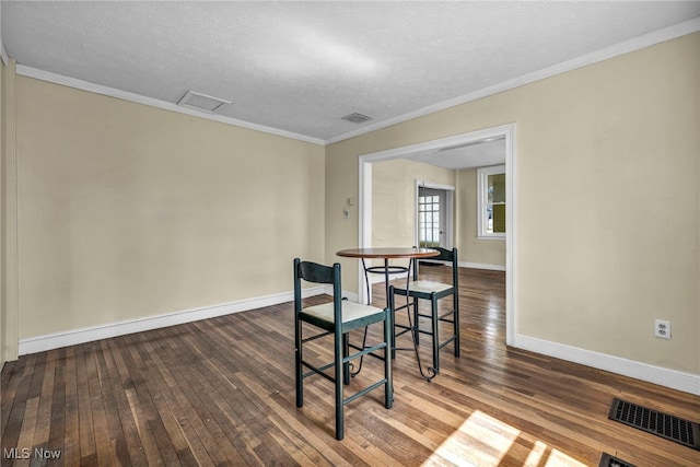 8935 S Main St, Windham, OH 44288 - dining space with wood-type flooring, a textured ceiling, and visible vents