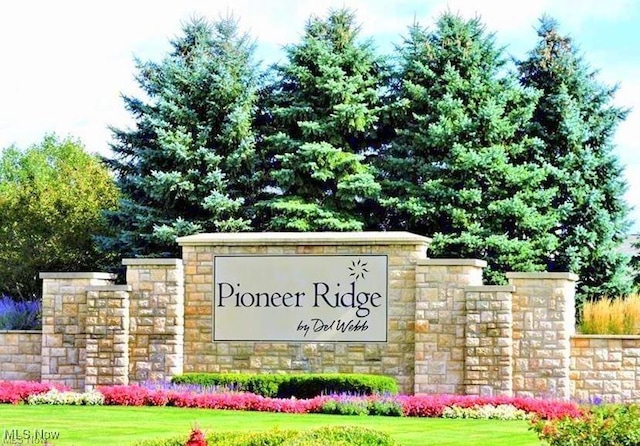 view of community / neighborhood sign
