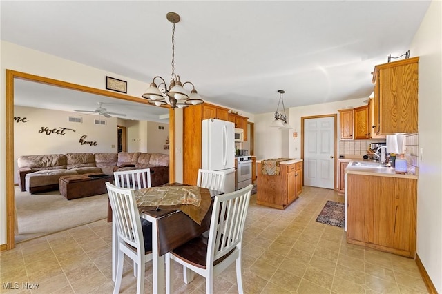 409 Pin Oak Pl, Campbell, OH 44405 - dining room featuring visible vents and ceiling fan with notable chandelier