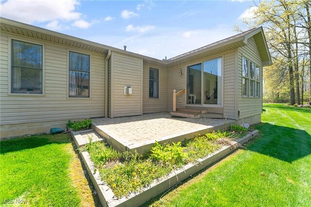 409 Pin Oak Pl, Campbell, OH 44405 - back of property featuring a patio area and a yard
