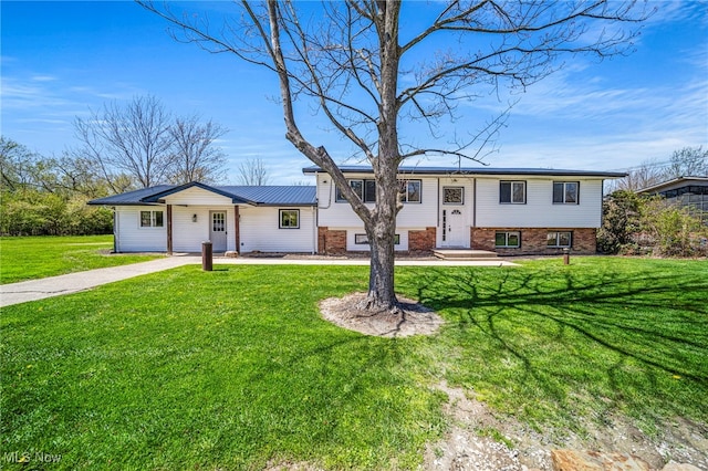 6084 Clay St, Thompson, OH 44086 - bi-level home with a front lawn