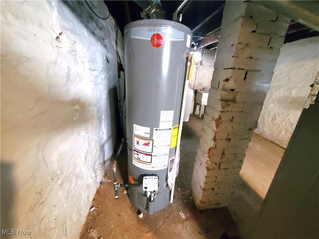 9615 Dunlap Ave, Cleveland, OH 44105 - utility room with gas water heater