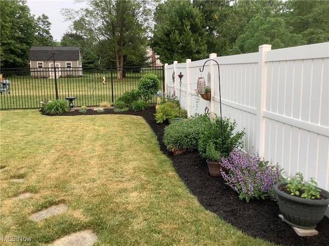 view of yard featuring fence