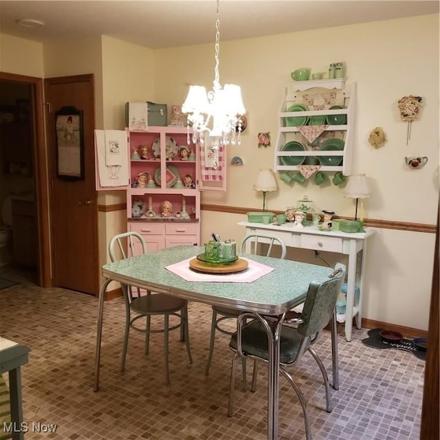 dining space with an inviting chandelier