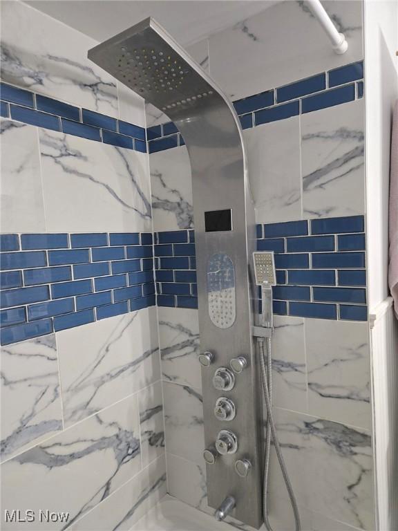 bathroom featuring shower / washtub combination