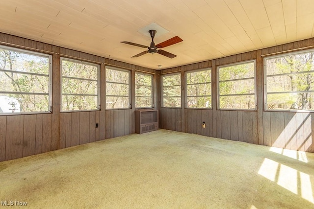 unfurnished sunroom with a healthy amount of sunlight and ceiling fan