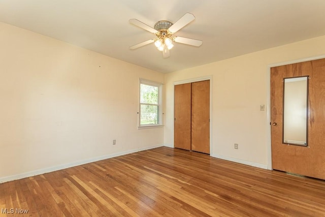 unfurnished bedroom with baseboards, a ceiling fan, light wood finished floors, and a closet
