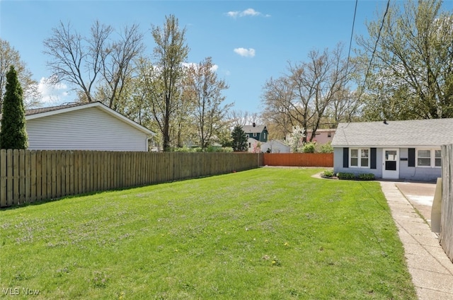 view of yard featuring a fenced backyard