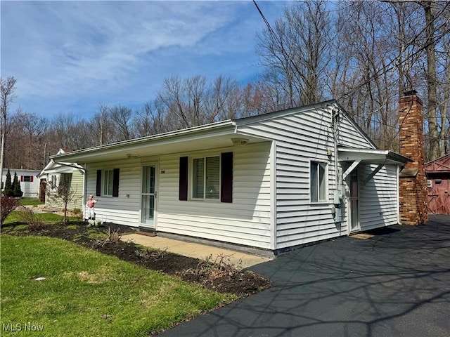 view of front of home with covered porch