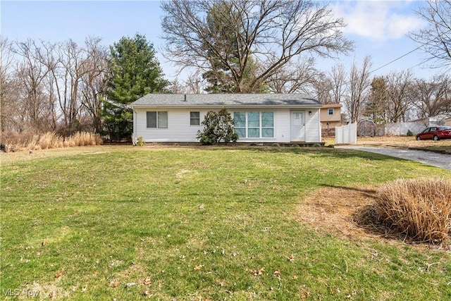449 W Long Lake Blvd, Akron, OH 44319 - ranch-style home featuring fence and a front lawn