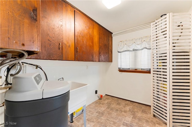 449 W Long Lake Blvd, Akron, OH 44319 - laundry area with cabinet space