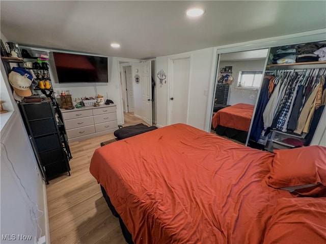 bedroom featuring recessed lighting, light wood-style flooring, and a closet