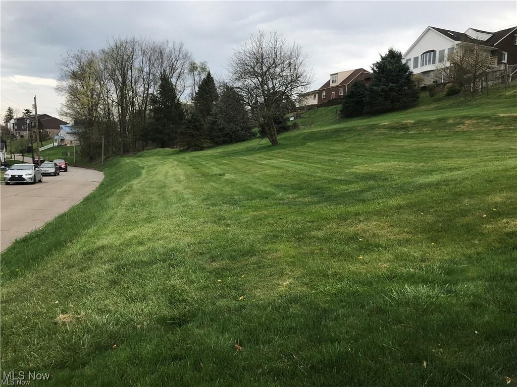 Wanda St, Weirton, WV 26062