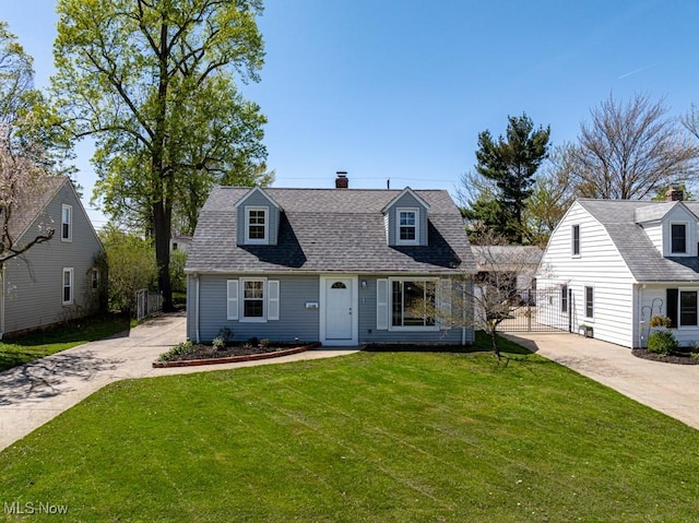 cape cod house with roof with shingles, fence, driveway, and a front yard