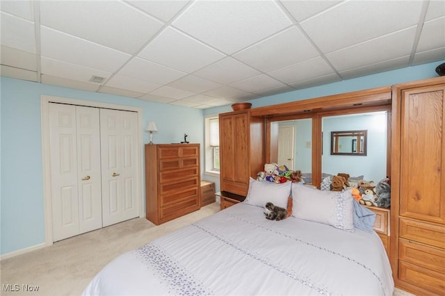 117 Royal Oak Dr, Aurora, OH 44202 - bedroom with visible vents, light carpet, a closet, and a paneled ceiling
