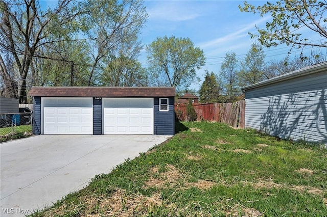 4394 W 139th St, Cleveland, OH 44135 - detached garage with fence