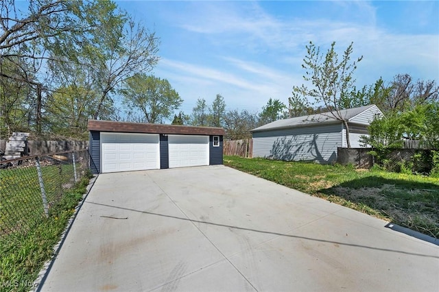 4394 W 139th St, Cleveland, OH 44135 - detached garage featuring fence