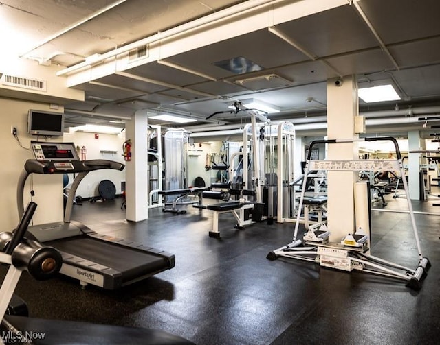 workout area featuring visible vents