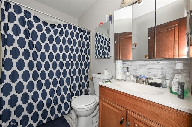 bathroom featuring vanity, tasteful backsplash, a shower with curtain, and toilet