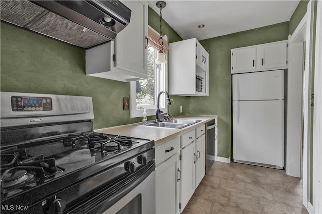 kitchen featuring stainless steel appliances, white cabinetry, a sink, and range hood