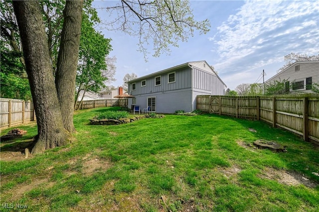 view of yard featuring a fenced backyard