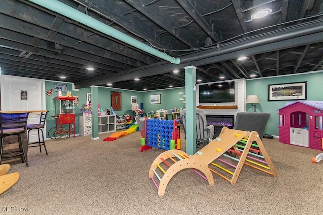 game room featuring carpet