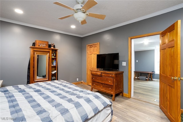 326 N Lyman St, Wadsworth, OH 44281 - bedroom with baseboards, light wood-style floors, crown molding, and recessed lighting