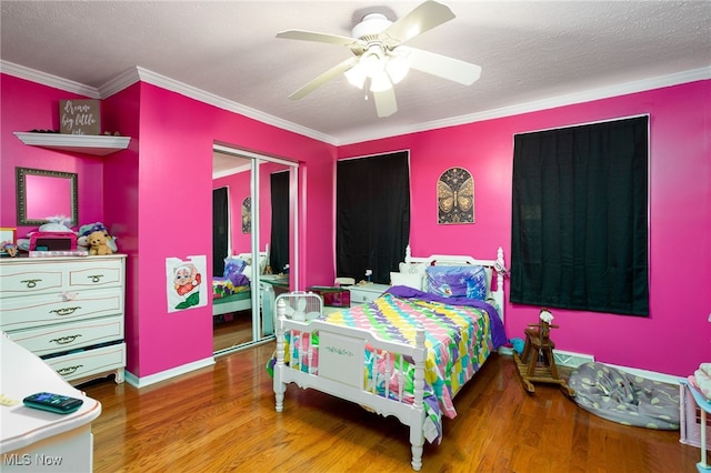 326 N Lyman St, Wadsworth, OH 44281 - bedroom featuring ceiling fan, ornamental molding, a closet, and wood finished floors