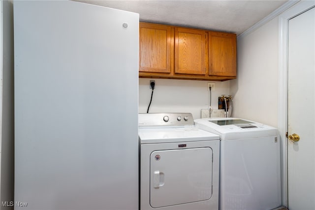 326 N Lyman St, Wadsworth, OH 44281 - clothes washing area with cabinet space and separate washer and dryer