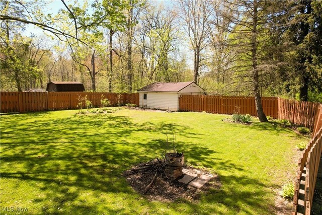 view of yard featuring a fenced backyard